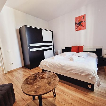 Ultracentral 5* Boutique Hotel Style Apartment. Brand New. 2 Rooms. Spacious. Free Parking 克卢日-纳波卡 外观 照片